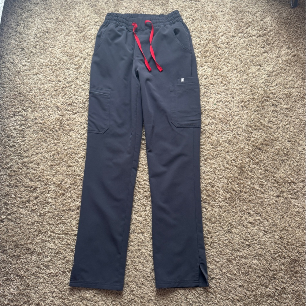 Women’s figs Dowa scrub pant in charcoal small/talls